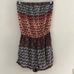 Cute patterned romper!🌻